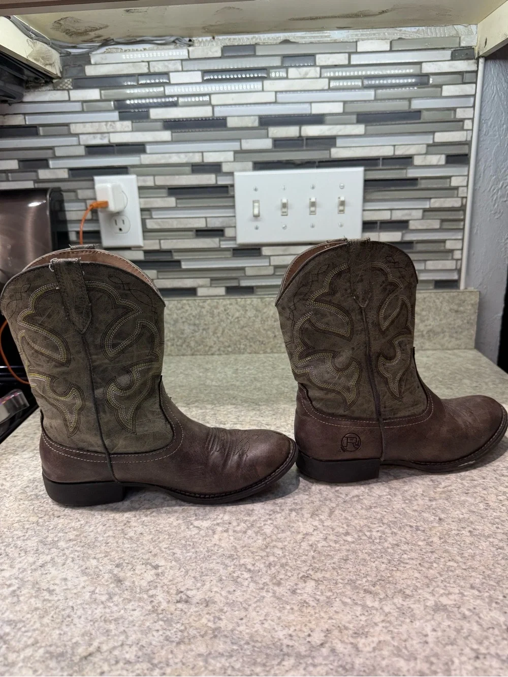 Kids size 3 Brown Roper Leather Western Boots - Classic Pull-On Style
